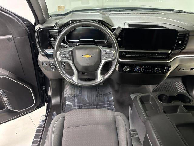 Used 2022 Chevrolet Silverado 1500 LT AWD/4WD image 15