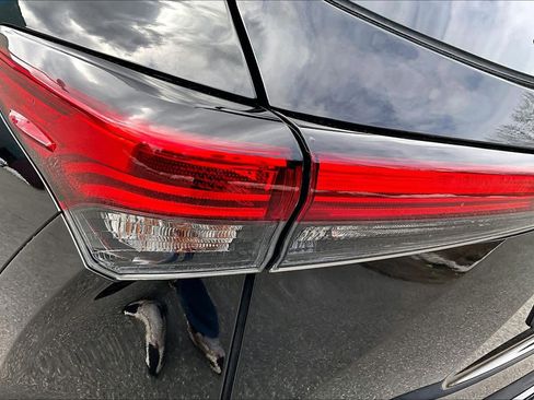 Used 2023 Toyota Highlander LE image 28