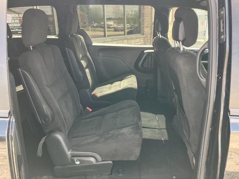 Used 2017 Dodge Grand Caravan SE FWD image 15