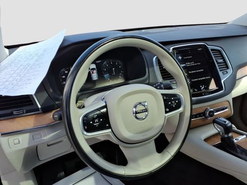 Used 2022 Volvo XC90 T6 Momentum w/ Climate Package AWD/4WD image 12