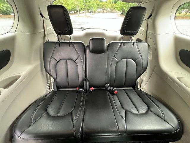 Used 2023 Chrysler Pacifica Touring-L FWD image 26