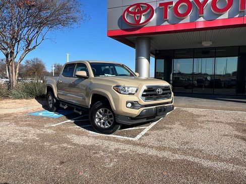 Used 2017 Toyota Tacoma SR5 image 23