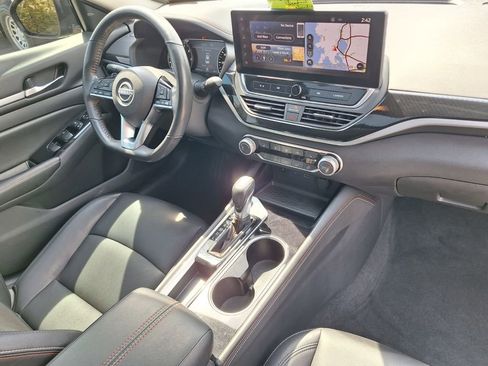 Used 2024 Nissan Altima 2.5 SR w/ SR Premium Package image 25