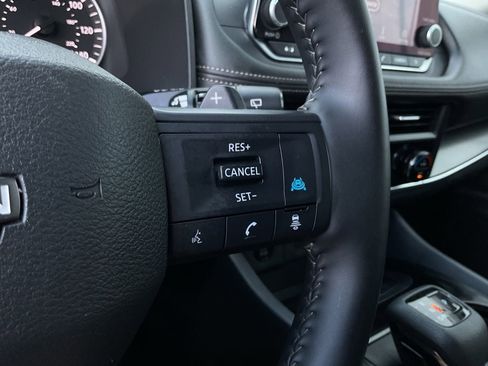 Used 2025 Nissan Rogue SV FWD image 28