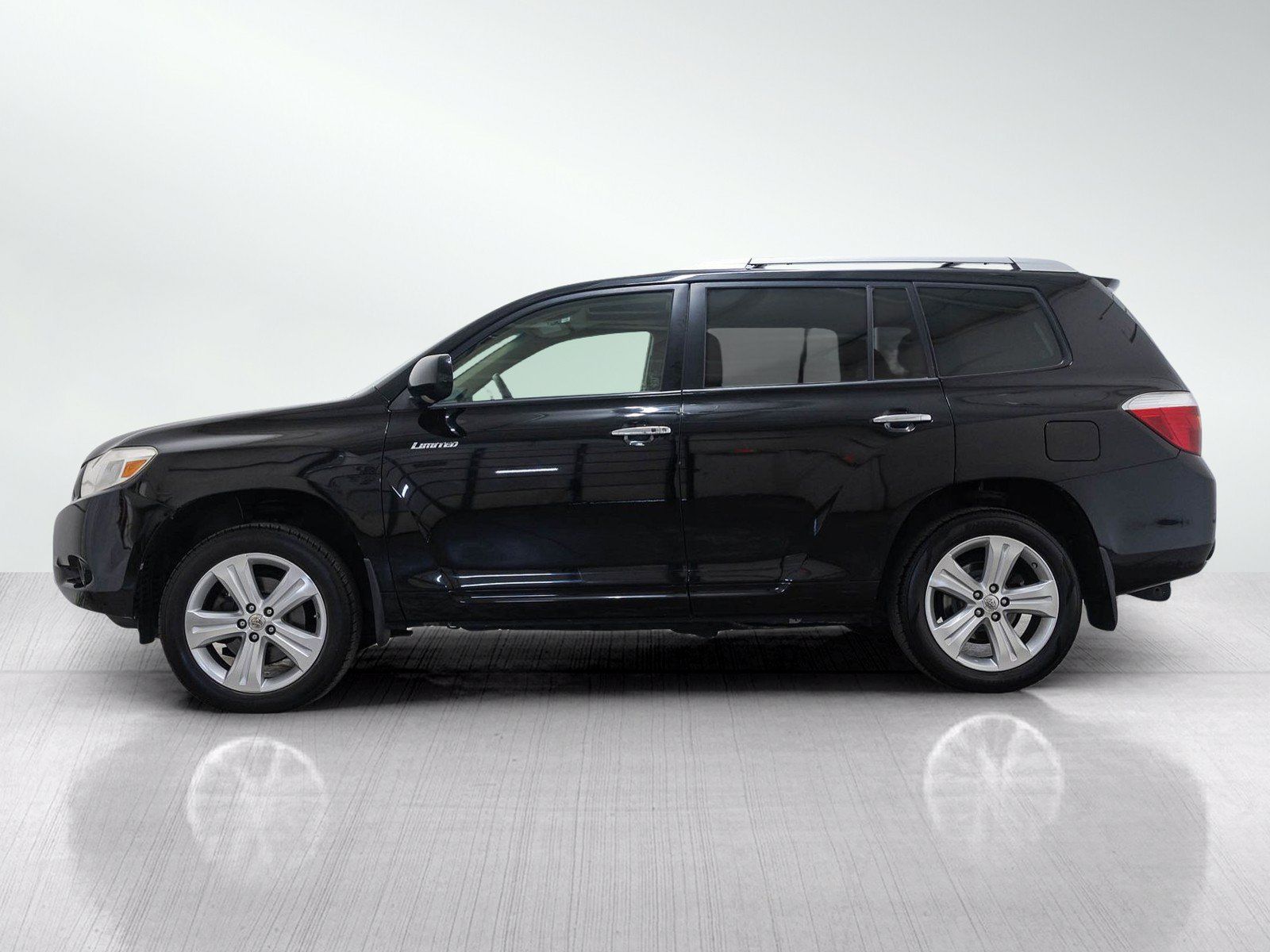Used 2010 Toyota Highlander Limited w/ Extra Value Pkg 8 AWD/4WD image 3