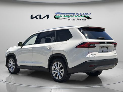 Used 2024 Toyota Grand Highlander AWD Hybrid image 4
