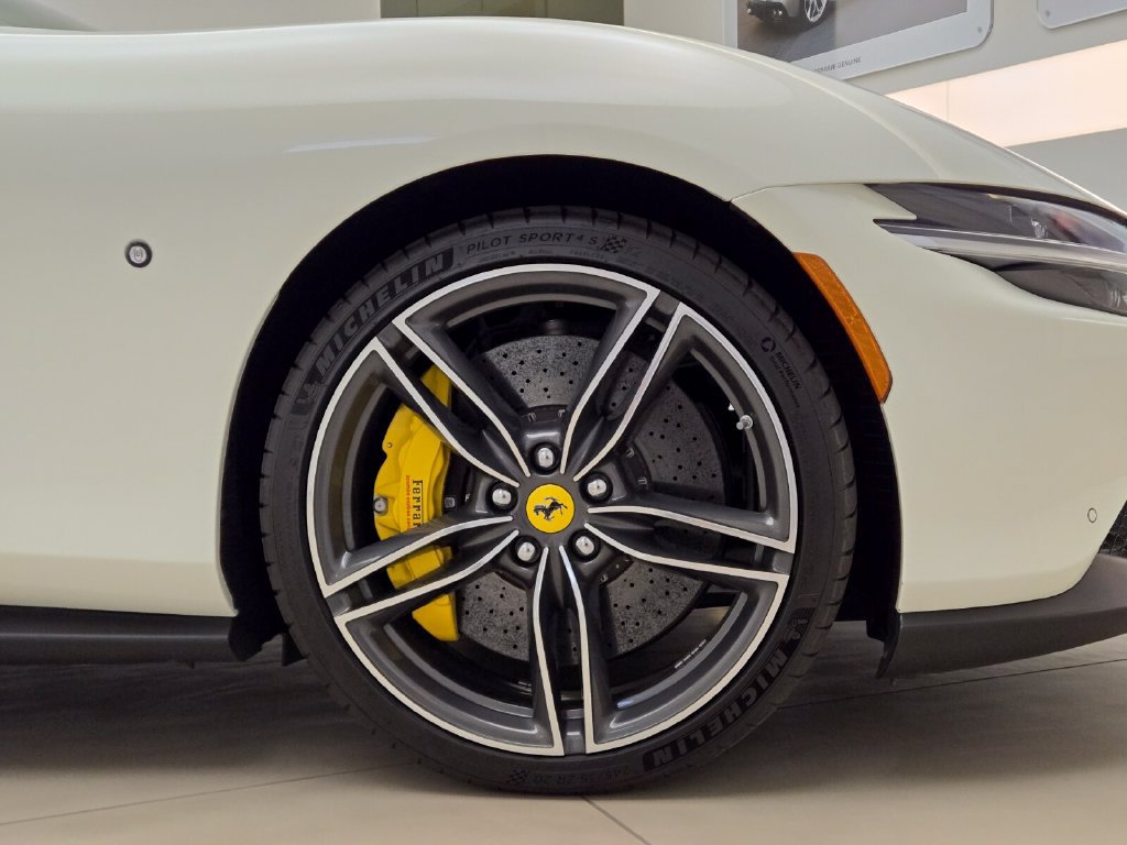 Used 2024 Ferrari Roma Spider RWD image 8