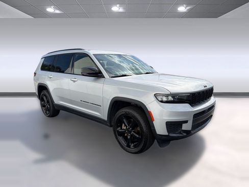 Used 2023 Jeep Grand Cherokee L Laredo RWD image 7