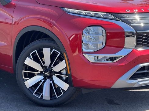 New 2025 Mitsubishi Outlander SEL image 2