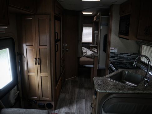 Used 2018 Ford E-350 and Econoline 350 Super Duty w/ Motorhome Prep Package image 28