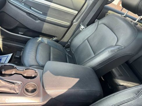 Used 2017 Ford Explorer XLT w/ Equipment Group 202A FWD image 22