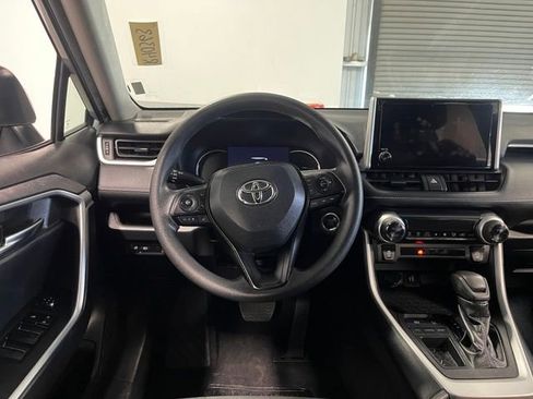 Used 2024 Toyota RAV4 XLE FWD image 21