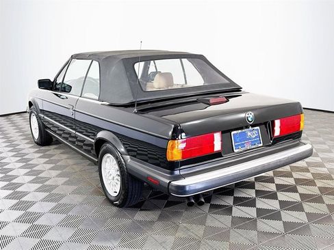 Used 1991 BMW 325i Convertible image 7