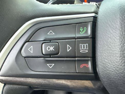 Used 2023 Jeep Grand Cherokee Limited w/ Black Appearance Package image 24