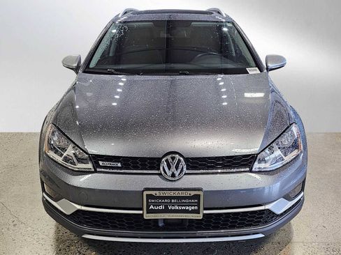 Used 2017 Volkswagen Golf Alltrack SE image 2