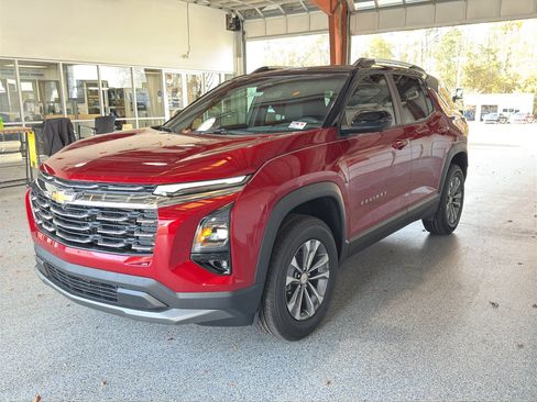 New 2026 Chevrolet Equinox LT image 3