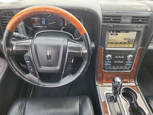 Used 2016 Lincoln Navigator Select AWD/4WD image 11