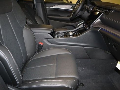 New 2023 Jeep Grand Cherokee Overland w/ Adv Protech Group III image 21