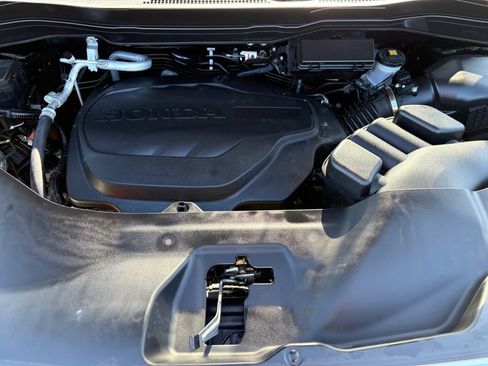 Certified 2025 Honda Passport EX-L image 34