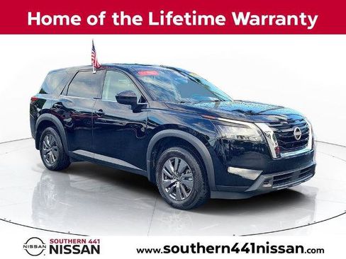 Certified 2024 Nissan Pathfinder S FWD image 1