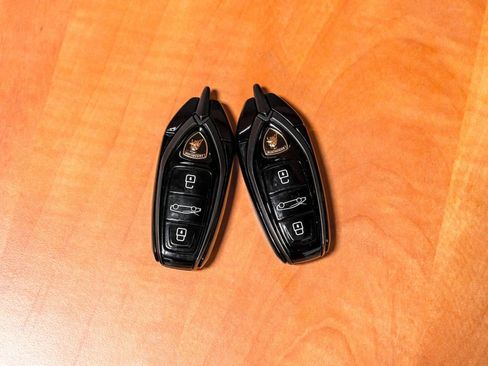 Used 2025 Lamborghini Revuelto image 58