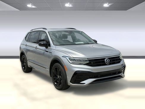 Certified 2023 Volkswagen Tiguan SE R-Line image 5