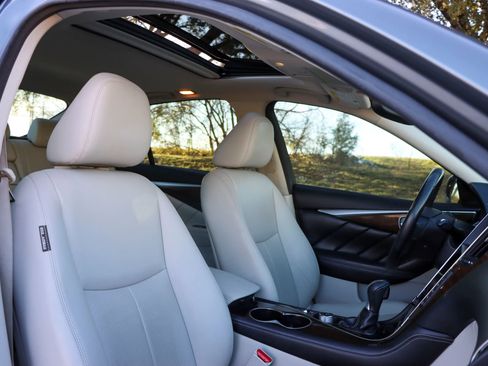 Used 2015 INFINITI Q50 Premium w/ Deluxe Touring Package image 21