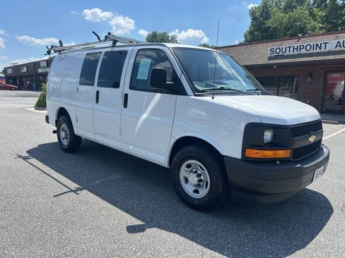 Used 2017 Chevrolet Express 2500 RWD image 4
