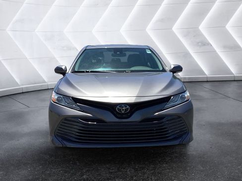 Used 2019 Toyota Camry XLE FWD image 2