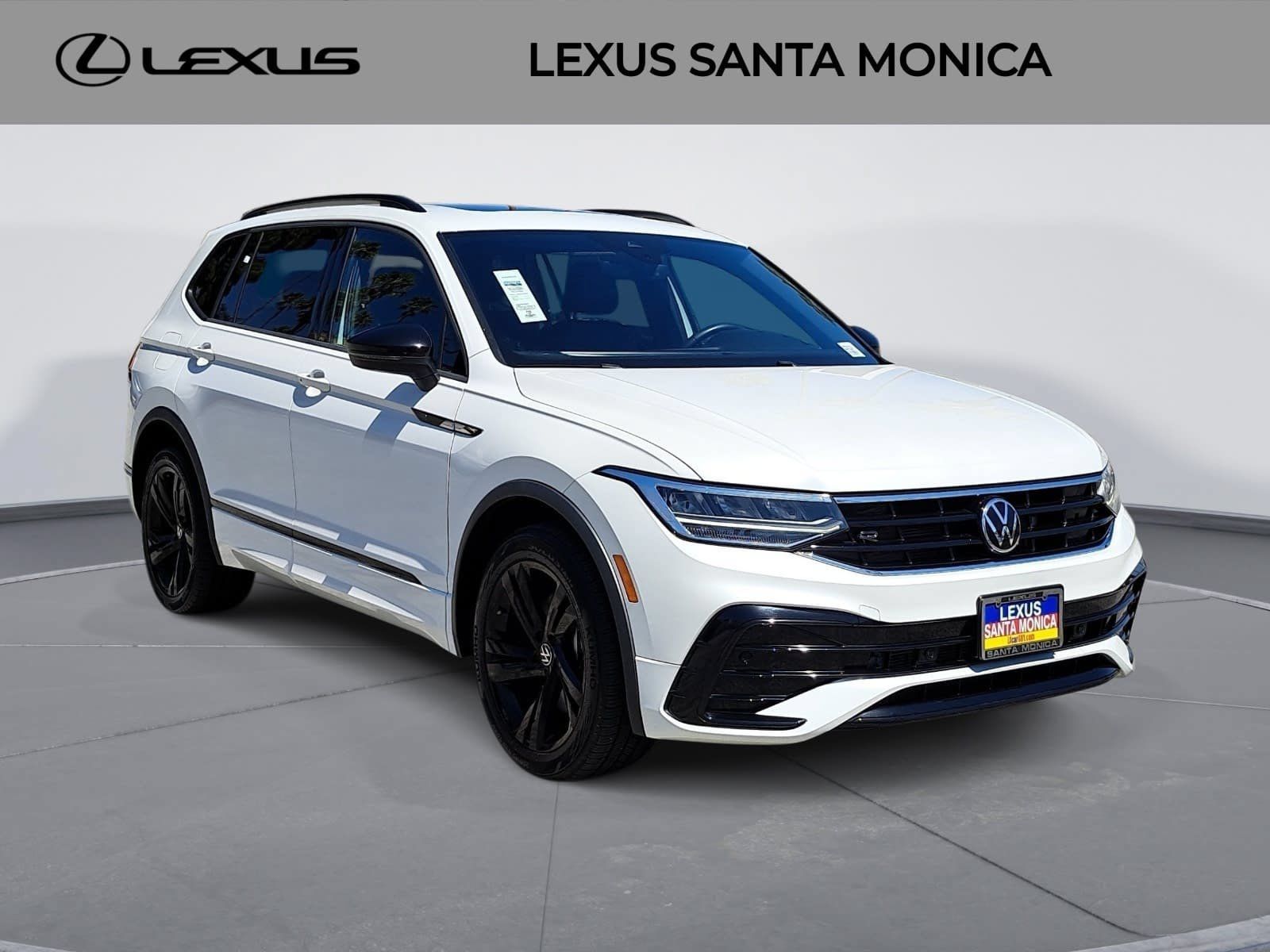 Used 2023 Volkswagen Tiguan SE R-Line FWD image 3