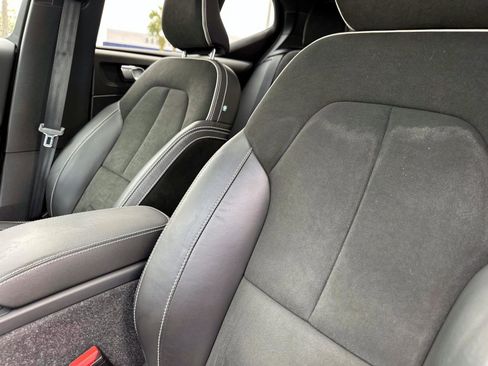 Used 2022 Volvo XC40 T5 R-Design image 22