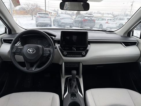 Used 2024 Toyota Corolla Cross L image 11