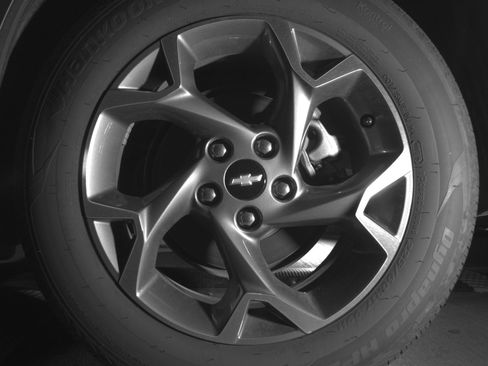 Used 2025 Chevrolet Trax LT FWD image 14