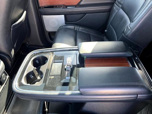 Used 2018 Lincoln Navigator Reserve w/ Technology Package image 24