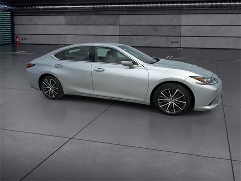 Certified 2022 Lexus ES 350 w/ Premium Package image 2
