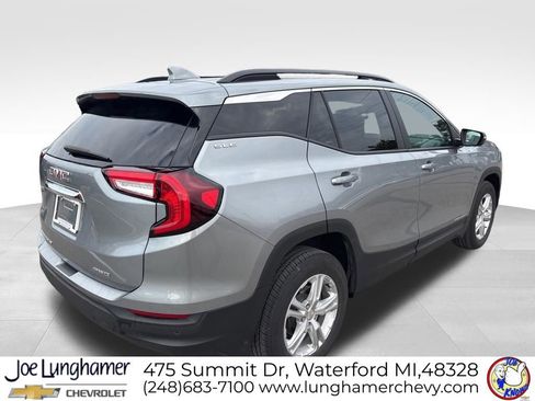 Used 2023 GMC Terrain SLE w/ Driver Convenience Package image 3