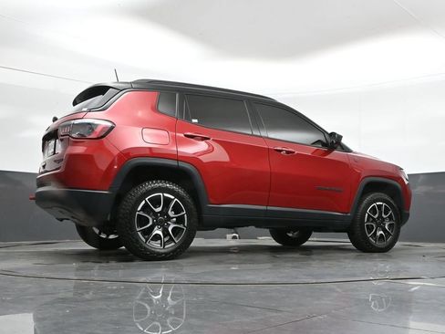 Used 2025 Jeep Compass Trailhawk AWD/4WD image 42