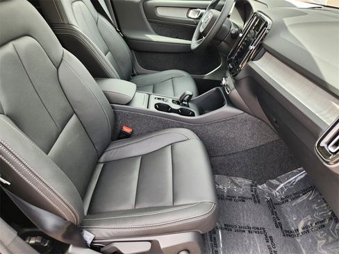 New 2025 Volvo XC40 B5 Core w/ Protection Package Premier image 22