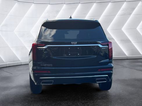 New 2025 Cadillac XT6 Luxury image 5