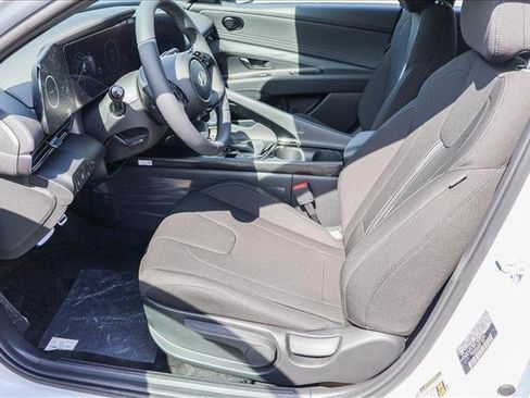 New 2025 Hyundai Elantra SEL image 11