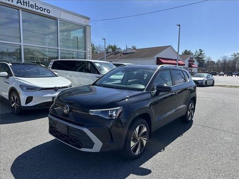 Used 2025 Volkswagen Taos SE FWD image 2