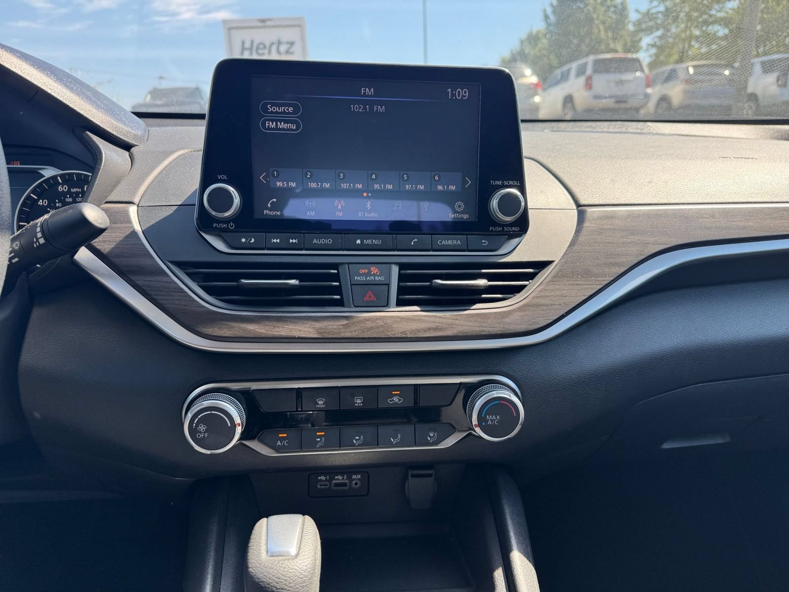 Used 2025 Nissan Altima 2.5 SV FWD image 16