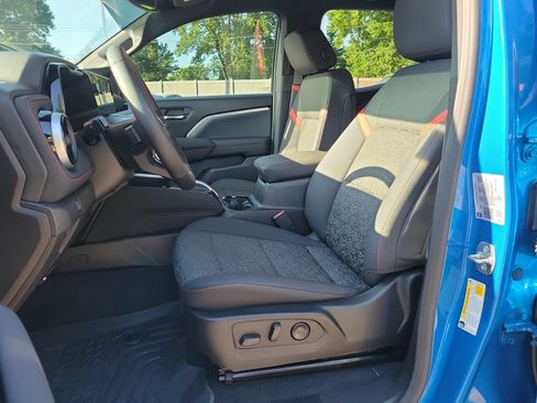 Used 2024 Chevrolet Colorado Z71 w/ Z71 Convenience Package 2 AWD/4WD image 18