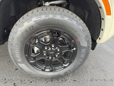 New 2025 Ford Ranger Lariat w/ FX4 Off-Road Package image 9