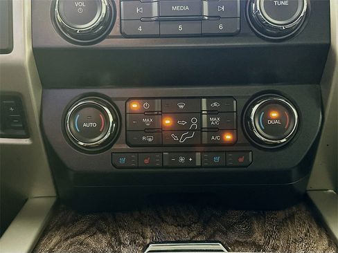 Used 2019 Ford F250 Lariat w/ Lariat Value Package image 18