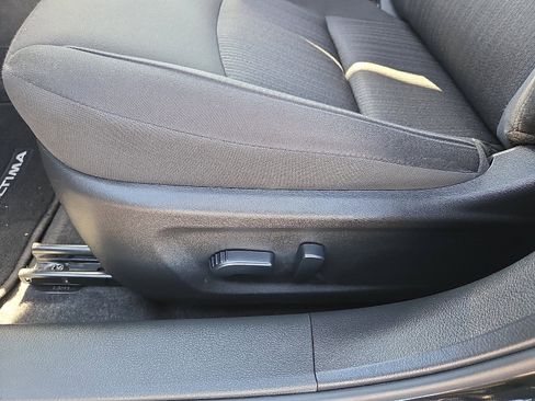 Used 2025 Nissan Altima 2.5 SV image 12