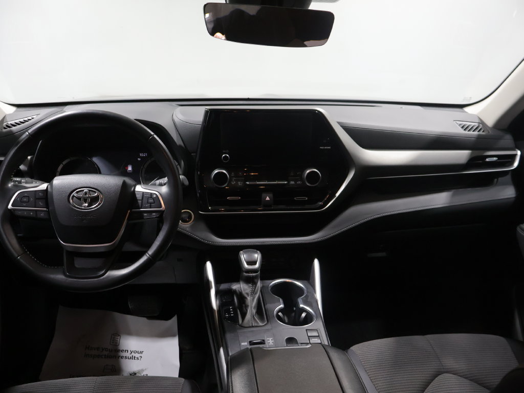 Used 2024 Toyota Highlander LE FWD image 16