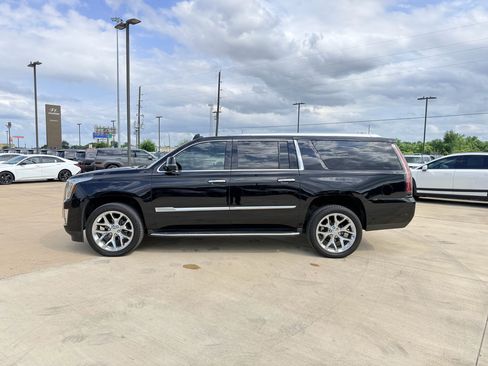 Used 2019 Cadillac Escalade ESV Luxury RWD image 8