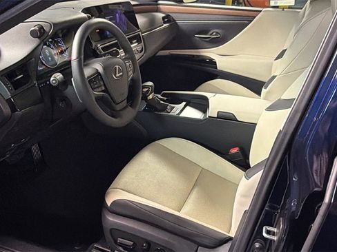 Certified 2025 Lexus ES 350 w/ Premium Package image 24
