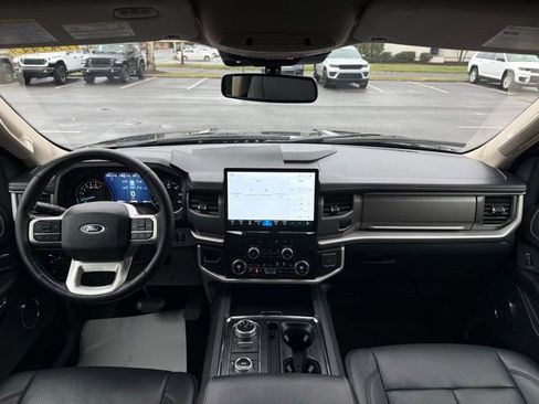 Used 2023 Ford Expedition Max XLT image 32